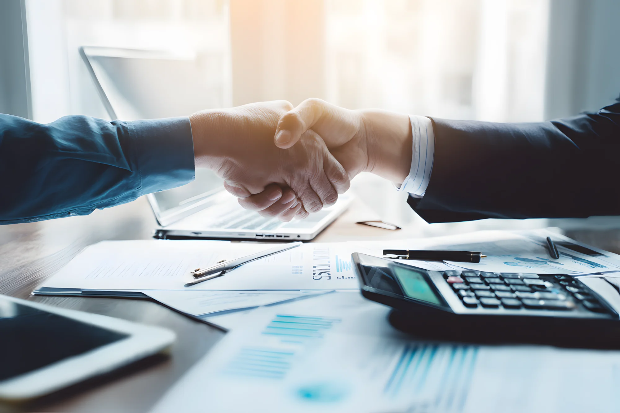 Side-by-side comparison of payday loans versus installment loans